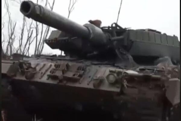 Oklopna zver prvi put pala u ruke Moskve RUSI POKAZALI NAJVEĆI TROFEJ OD POČETKA RATA (VIDEO)