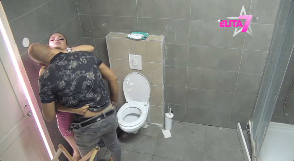Uroš i Jovana započeli žestoku AKCIJU u toaletu (VIDEO 18+)